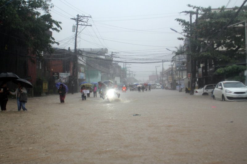 Flooding hits Albay due to heavy rain