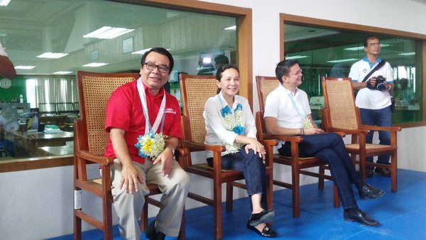 MEET AND GREET. Presidential candidate Grace Poe, her running mate Francis Escudero (right), and senatorial bet Neri Colmenares prepare to interact with Tuguegarao city hall employees in Cagayan province on February 29, 2016. They are hosted by Mayor Jefferson Soriano, a member of the Nationalist People’s Coalition. Photo by Raymon Dullana/Rappler 