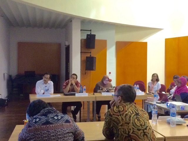 Diskusi terbatas Koalisi Selamatkan Teluk Jakarta di Goethe Institute, Jakarta pada Jumat, 13 Mei 2016. Masalah reklamasi belum tuntas sampai pada moratorium saja, masih ada NCICD. 