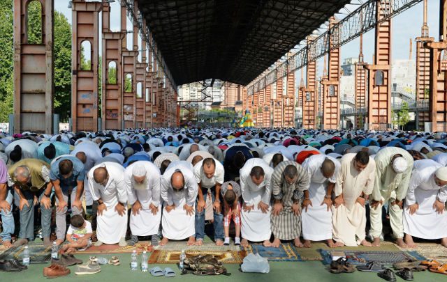Muslims observe gloomy Eid