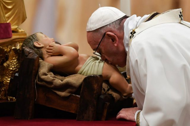 Pope Francis pleads for migrants at Christmas Mass