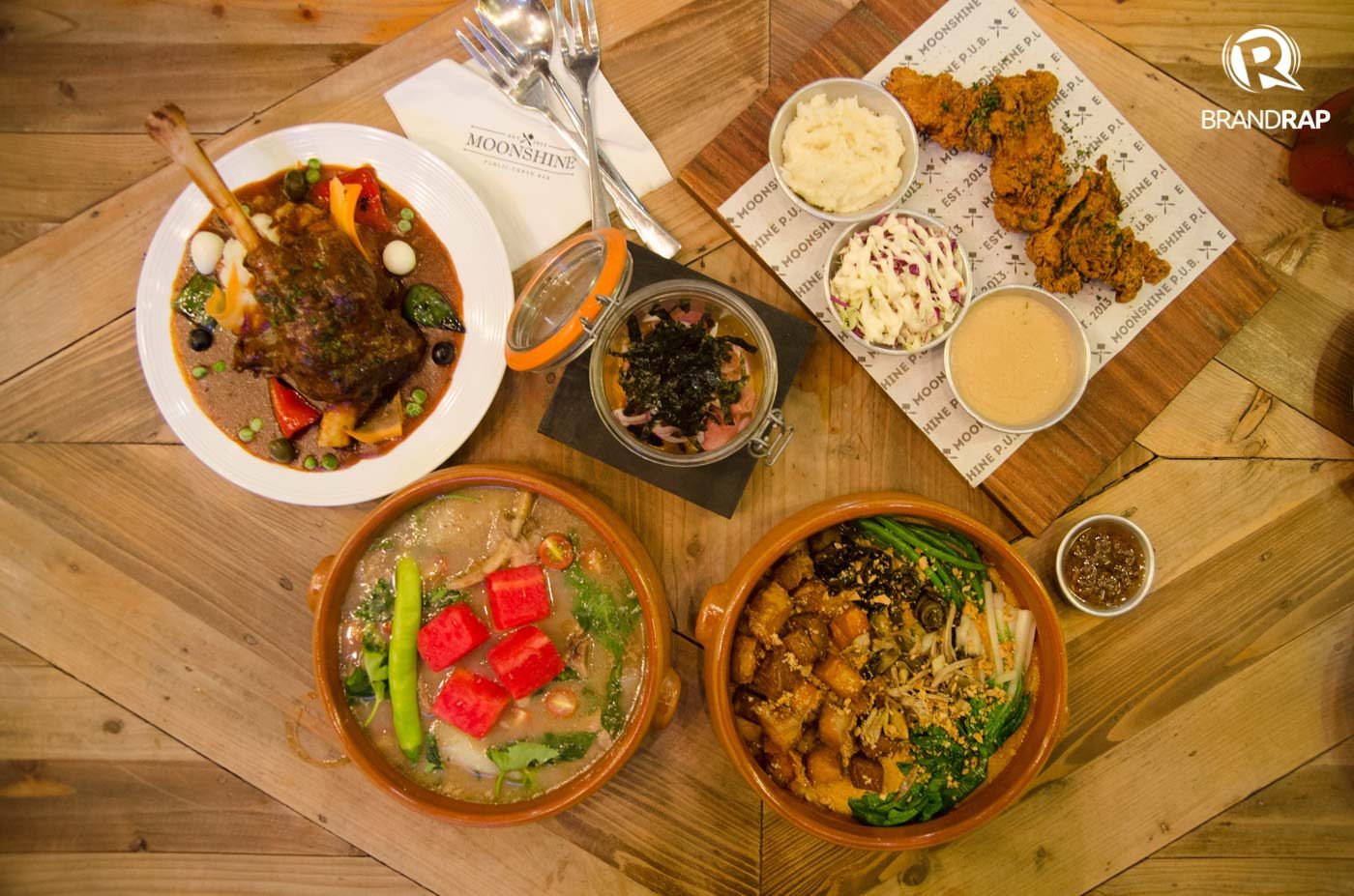 FILIPINO WITH A TWIST. Moonshine offers old favorites with a twist in its menu like Smoked Kinilaw, Lamb Shank Caldereta, Beef Short Rib Sinigang, Crispy Kare-Kare and Dolino’s own fried chicken, JFC. Try their secret Danggit and Salted Egg Pizza, too! Photo by Pauee Cadaing/Rappler 