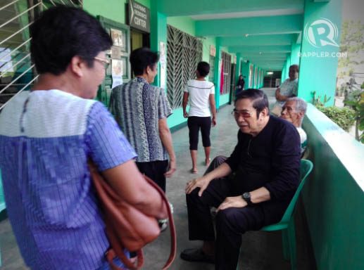 PATRIARCH. One of the early risers was Guimbal Mayor Oscar 'Oca' Garin, the family patriarch who was spotted at Guimbal Central School. Photo by Aila Martinez/Rappler   