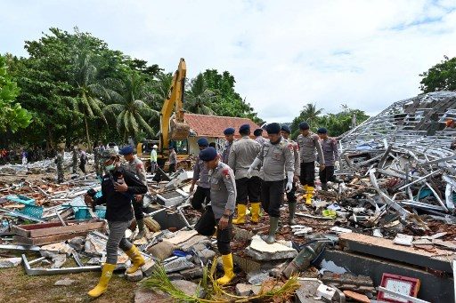 Hunt for survivors as Indonesian tsunami death toll climbs to 373