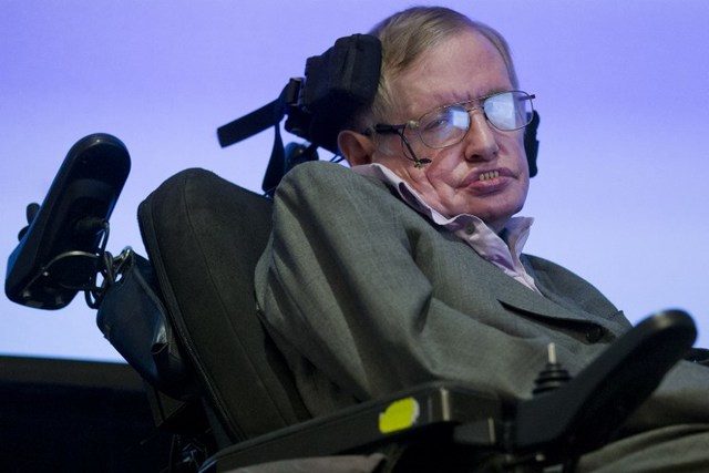 Stephen Hawking: In another universe, Zayn is still in One Direction