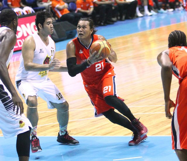 Reynel Hugnatan's quiet efficiency has helped Meralco get to where they are. Photo by Nuki Sabio/PBA Images 