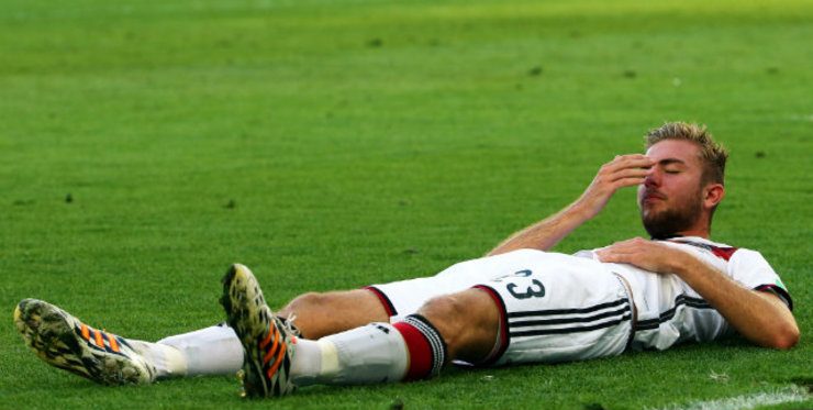 FIFA set to adopt three-minute concussion breaks
