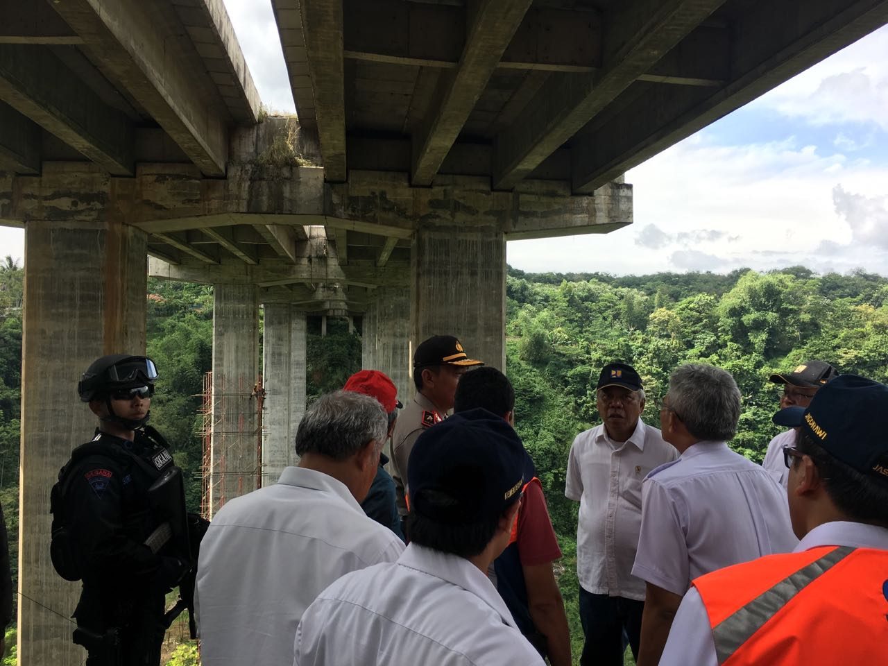 Jembatan Cisomang masih aman dilalui kendaraan kecil