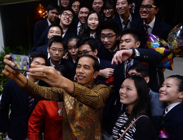 Jokowi: Papa minta pulsa atau Papa minta saham?
