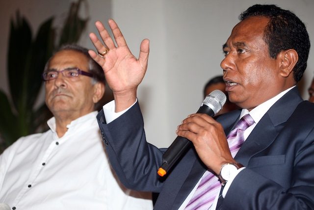 TRUE WARRIOR. Fernando de Araujo La Sama (right) with East Timorese president Ramos Horta in a news conference in Timor Leste on March 21, 2012. Photo by Antonio Dasiparu/EPA    