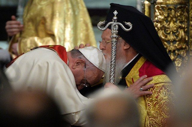 MOVING GESTURE. Pope Francis bows to Ecumenical Orthodox Patriarch Bartholomew I during a service focusing on Catholic-Orthodox reconciliation at St. George Church in Istanbul, Turkey on November 29, 2014. File photo by Filippo Monteforte/AFP 