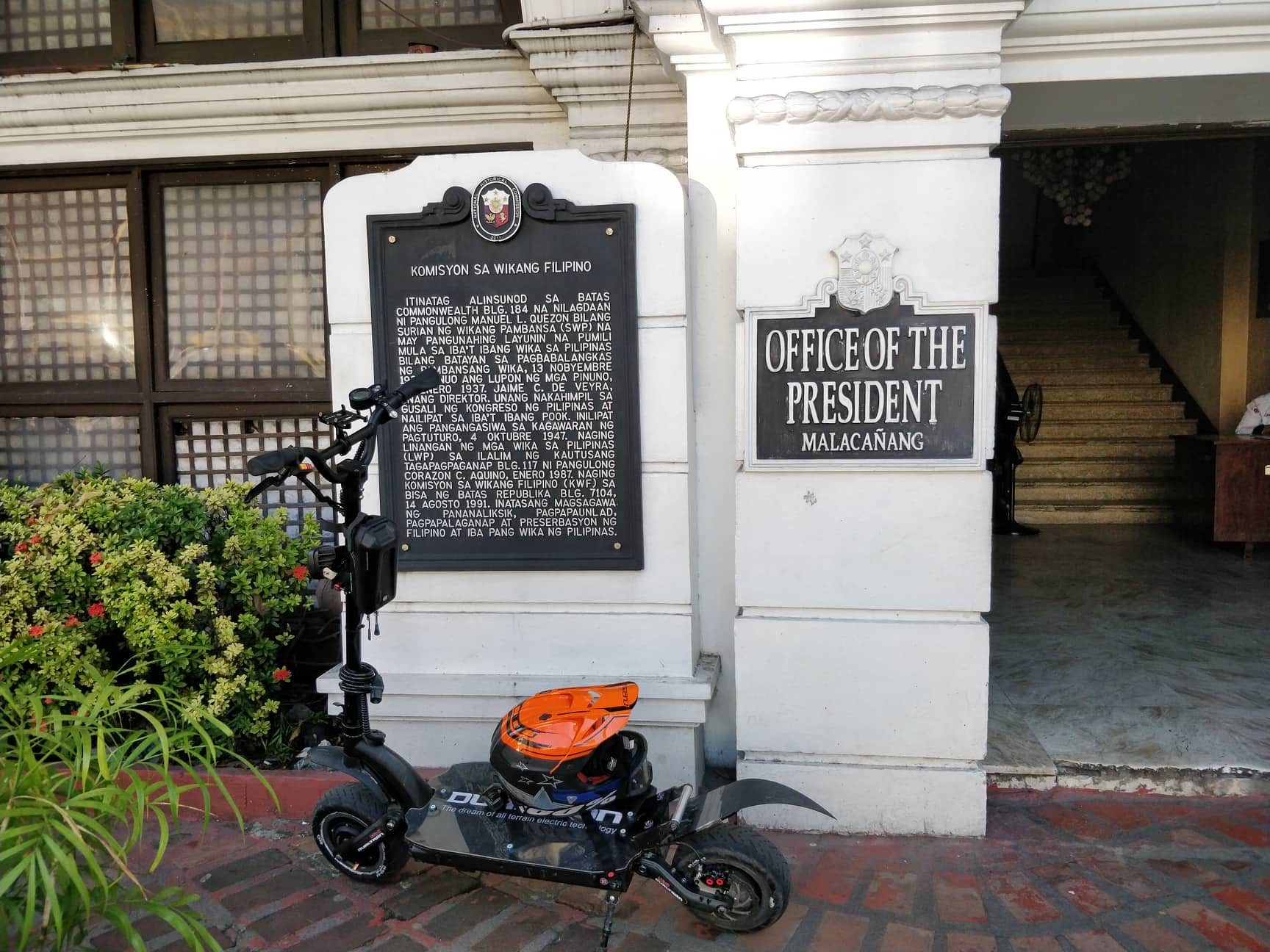 JUST ON TIME. Jaime Limpo arrives at the Malacañang office in one hour at 7:53 am. 