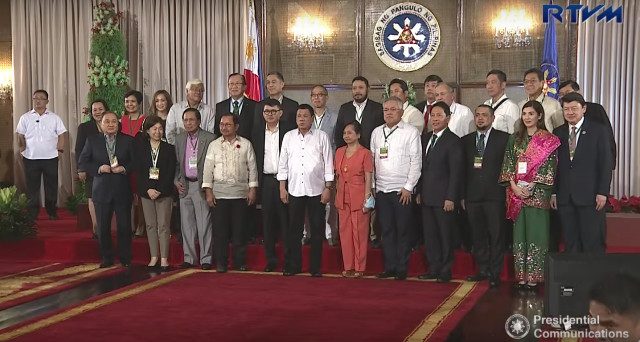 FOR SULU'S FUTURE. Businessmen, government officials, and NGOs pledge support for the Duterte administration's 'Save Sulu' program. Screenshot from RTVM   