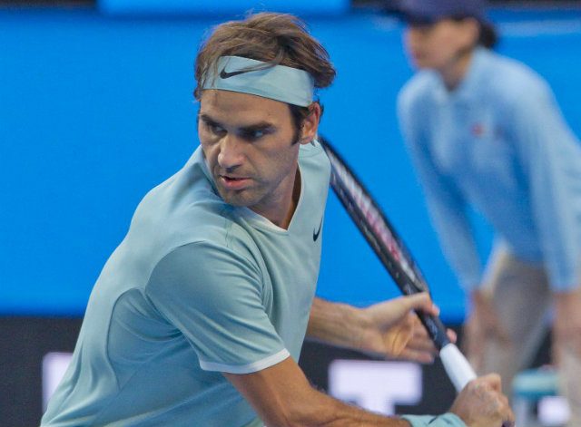 Federer returns in style to beat Evans at Hopman Cup