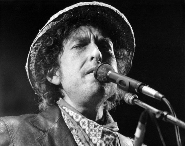 Bob Dylan to receive Nobel prize in Stockholm on the weekend