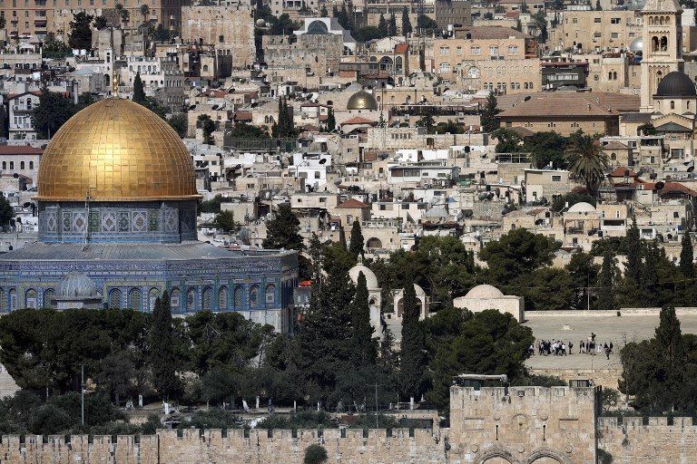 Prince William visits flashpoint Jerusalem mosque compound