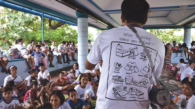 DISASTER PREPAREDNESS. ACCORD staff orients participants on evacuation center policies during the flood drill held in June in Malabon City. His shirt, also worn by participants, lists down essential items to prepare for disasters. Photo by ACCORD