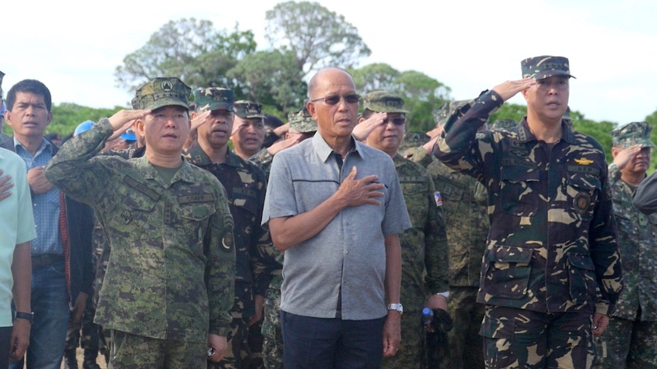 PH military chief says nothing like singing nat’l anthem on Pag-asa