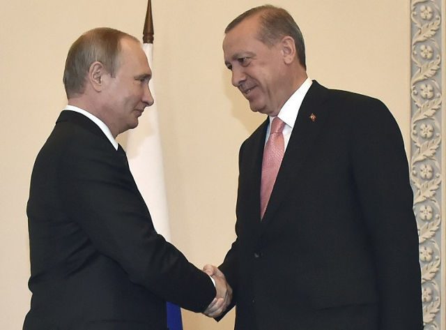 Putin invites Erdogan to Russia amid Syria offensive – Kremlin