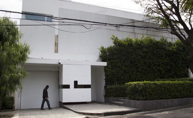 Mexico’s first lady to sell controversial mansion