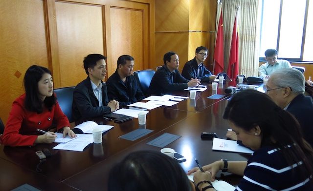 TRADE WITH PH. Officials of the Xiamen Commerce Bureau (left) apprise Philippine media and academics on their proposed action plan in connection with China's Belt and Road strategy.  