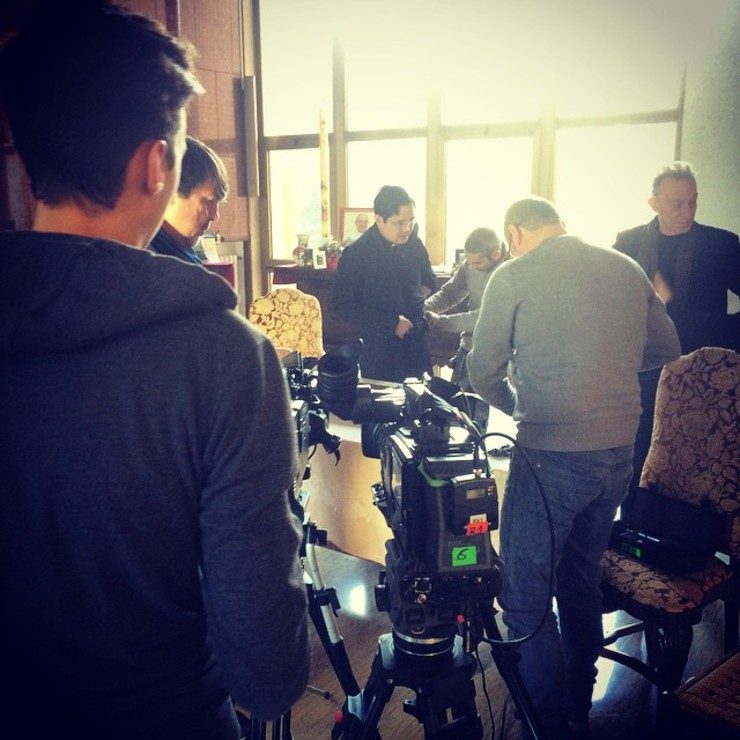 @jotorres: Italian TV prepares Fr Greg Gaston for an interview at the Collegio Filippino in Rome.