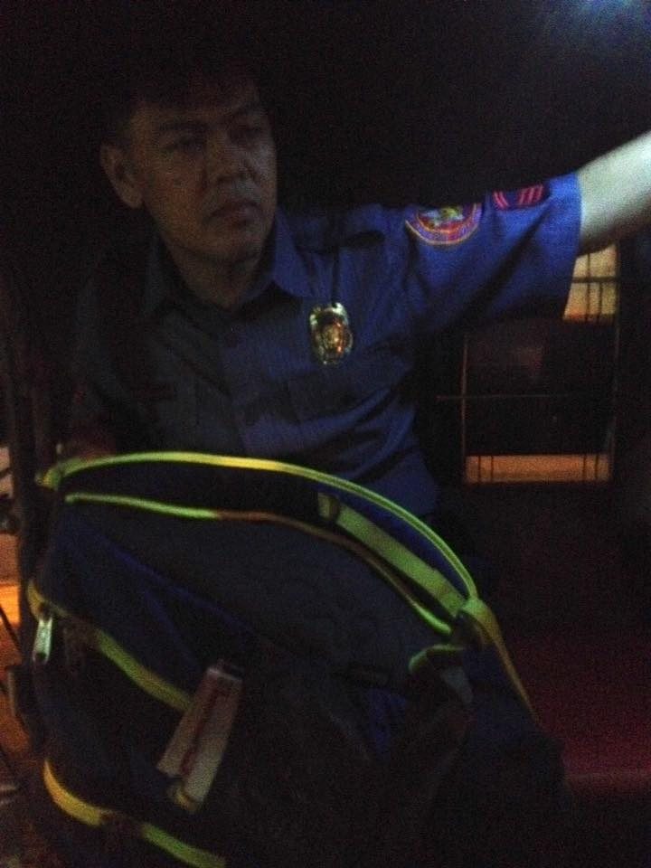 #PNPGoodDeed: Cop impresses jeepney passengers