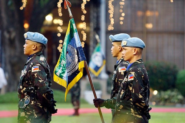 Members of the Filipino peacekeeper participate in a ceremony to welcome Secretary-General Ban Ki-moon, 29 October 2008, in Manila, Philippines, Mark Garten/UN Photo