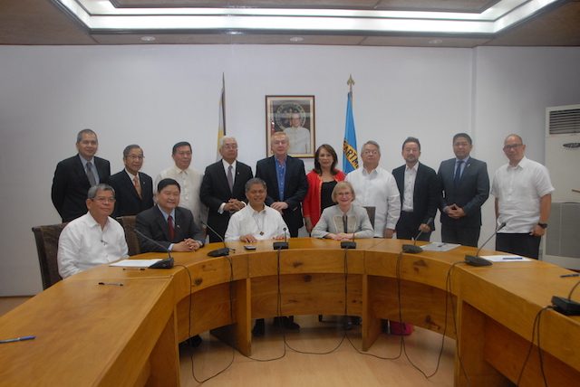 PARTNERSHIP. The Department of Education signs a memorandum of understanding for senior high school with at least 13 industry partners. File photo from DepEd 