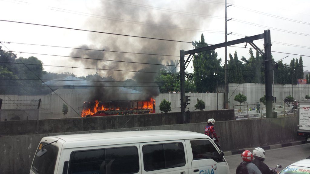 Bus burns along EDSA Ayala