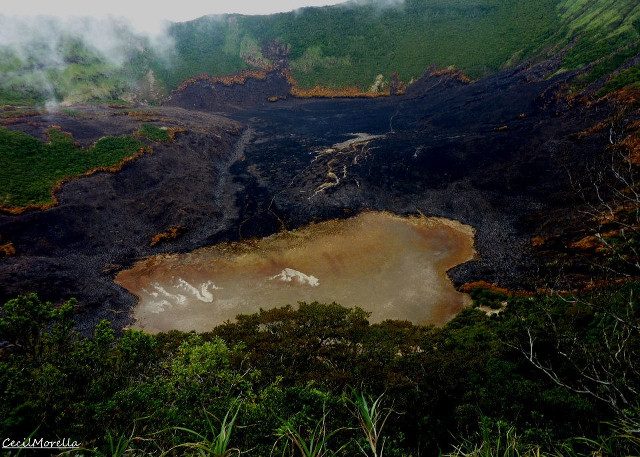 Huge fire in Mt Kanlaon blamed on ‘illegal trekkers’