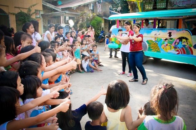 MOBILE OUTREACH. The Pandoo foundation engages children with kid-centered activities like story-telling, role-playing, and games. Photo courtesy of Pandoo Foundation  