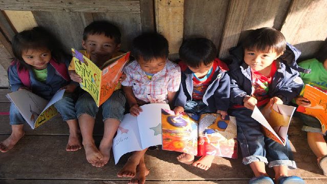 SOLVING ILLITERACY. Children read CANVAS books donated in their community at Mt. Pulag. Photo from CANVAS. 