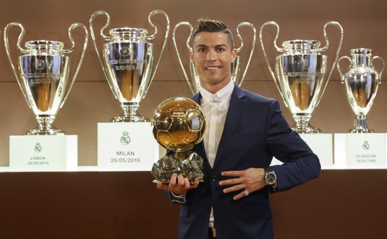 Cristiano Ronaldo meraih gelar Ballon d'Or keempatnya tahun ini. Foto oleh Angel MArtinez/L'Equipe/AFP 