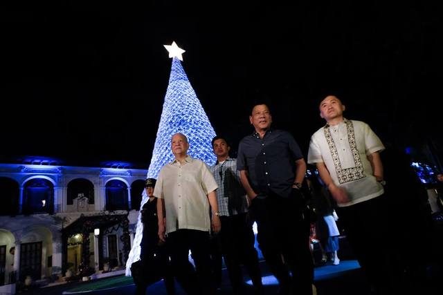 CHRISTMAS WITH THE PRESIDENT. President Duterte walks with Presidential Assistant Bong Go and SMC boss Ramon Ang (left) during a Christmas party in Malacañang on December 20. Photo courtesy of Malacañang  
