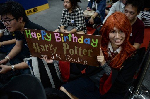 SELAMAT ULANG TAHUN.  Tanggal 31 Juli adalah hari ulang tahun JK Rowling dan Harry Potter.  Foto oleh Lillian Suwanrumpha/Rappler 