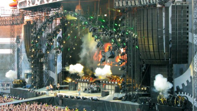 AC/DC drummer avoids jail over drugs, death threat