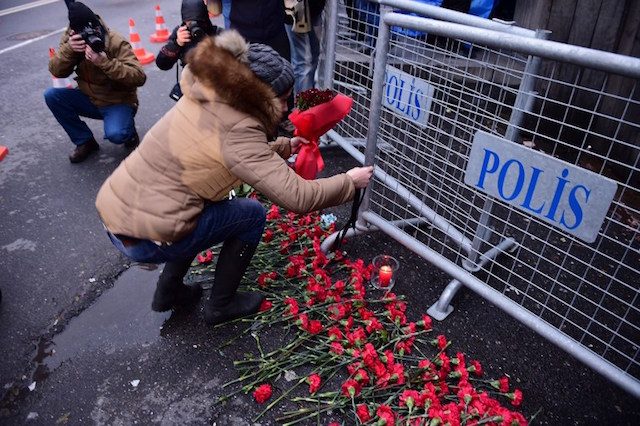 Manhunt after Istanbul nightclub massacre kills 39