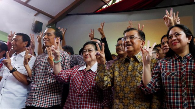 POLITICAL ALLIES. Joko Widodo (2-L) and Jusuf Kalla (2-R), Indonesia's vice-president-elect, with the leaders of his political party, the Indonesian Democratic Party of Struggle (PDI-P) on election day. Photo by Mast Irham/EPA 
