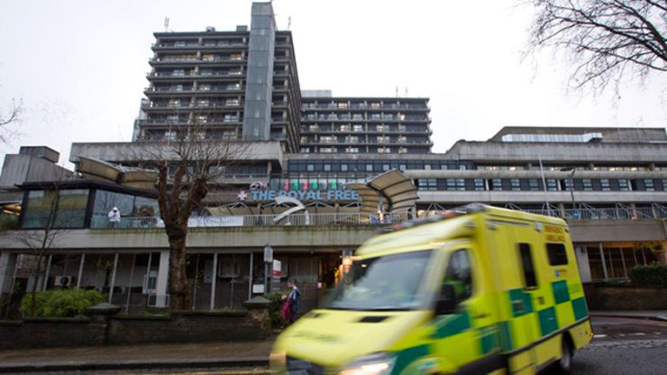 Ebola-hit UK nurse in critical condition