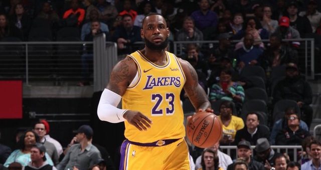 LeBron denied of game-winner as Knicks stun Lakers