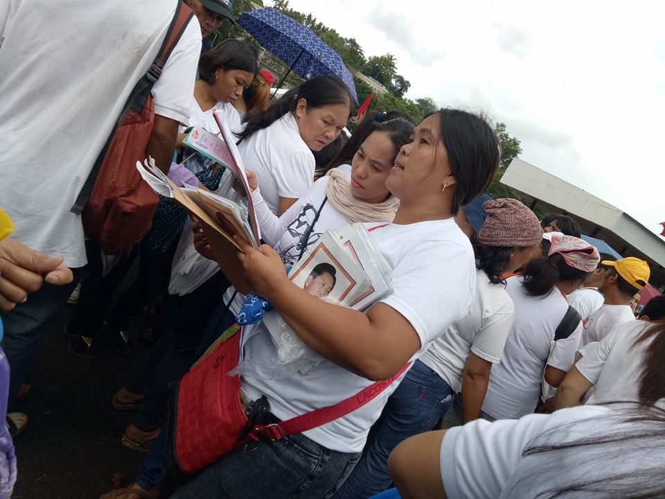 Thousands flock UPLB for ‘promised cash’ from Marcos wealth