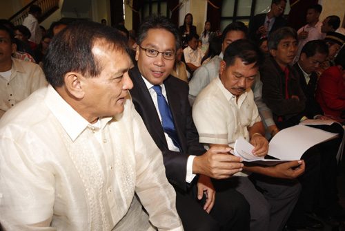 LOBREGAT. Zamboanga 1st district Representative Celso Lobregat with Roxas. Senate file photo 