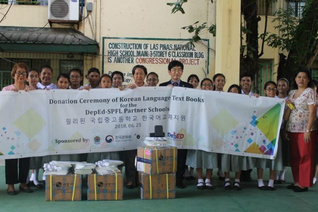 HELP. Korean Cultural Center officials donate learning materials to Las Piñas National High School. Photo from Korean Cultural Center  