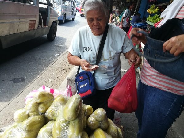 GOOD MAYOR. Emma Mujal, a street-side merchant of corn on the cob for more than five decades now, admits that former mayor Jed Patrick Mabilog was a good mayor despite campaigning for his rival, Gold Gonzales in the 2016 mayoral elections. Photo by Rhick Lars Vladimer Albay 