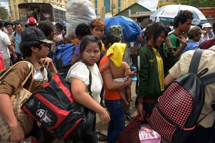 Cambodian exodus from Thailand jumps to nearly 180,000