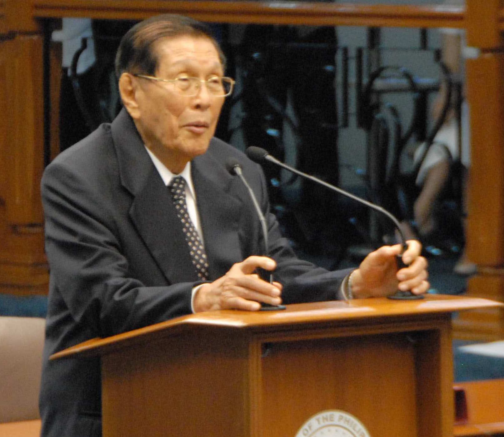 Enrile’s Senate farewell: ‘Old politicians don’t die, they just fade away’
