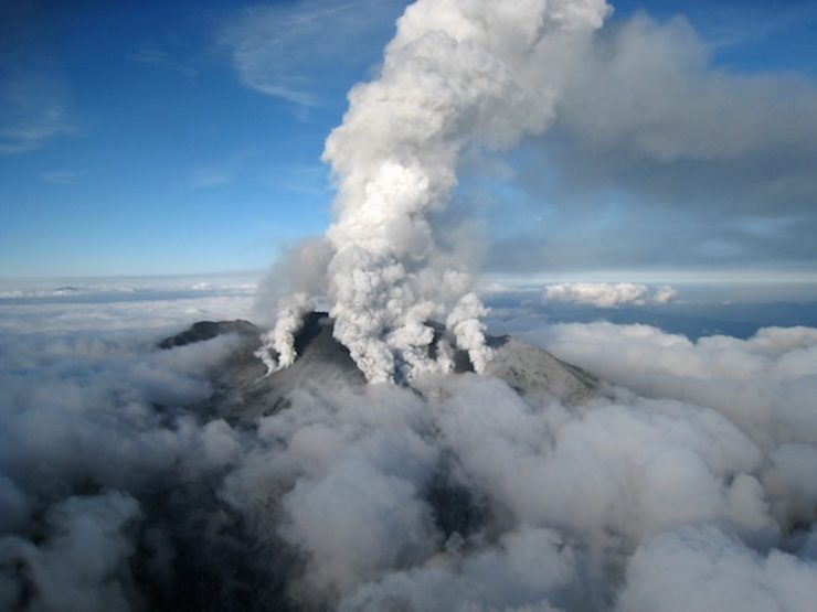 Fears over fresh eruption halt Japan volcano search