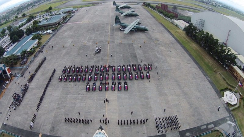 'FALLEN HEROES.' 42 of the 44 slain PNP SAF commandos arrive at the Villamor Air Base on January 29, 2015, 4 days after the bloody 'misencounter' in Maguindanao. Photo courtesy of Philippine Air Force 