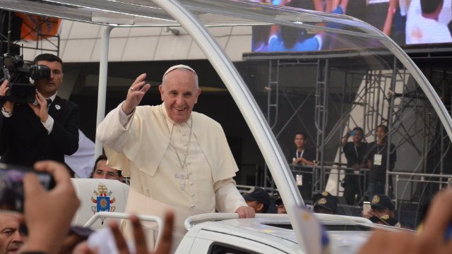 MOTORCADE. Pope waves to Filipinos along his motorcade going to Mall of Asia. Photo by John Rosarda